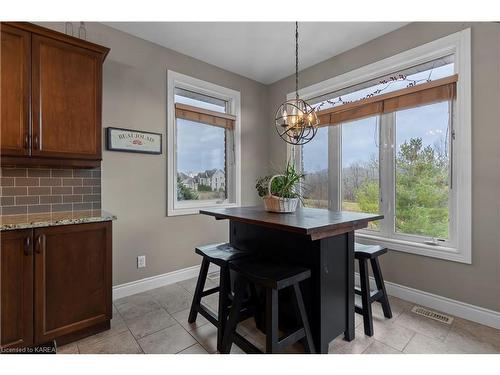 833 Roshan Drive, Kingston, ON - Indoor Photo Showing Dining Room