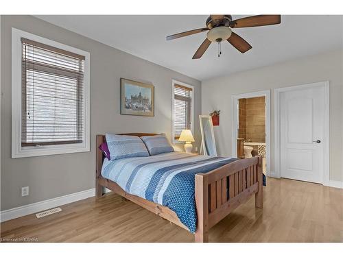 833 Roshan Drive, Kingston, ON - Indoor Photo Showing Bedroom