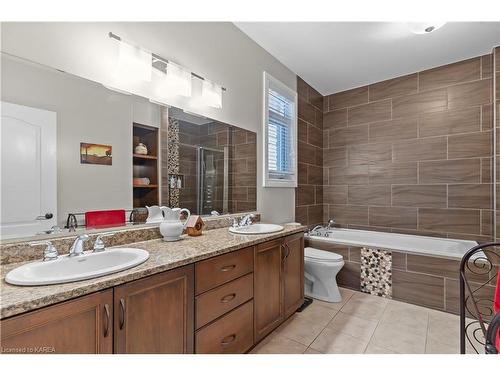 833 Roshan Drive, Kingston, ON - Indoor Photo Showing Bathroom