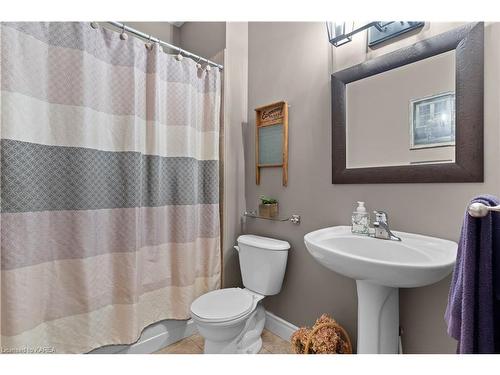 833 Roshan Drive, Kingston, ON - Indoor Photo Showing Bathroom