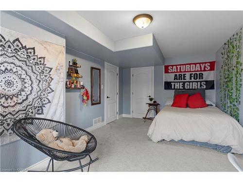 833 Roshan Drive, Kingston, ON - Indoor Photo Showing Bedroom