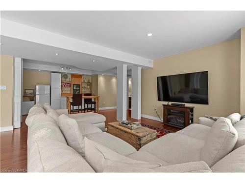 502 Shermans Point Road, Greater Napanee, ON - Indoor Photo Showing Living Room