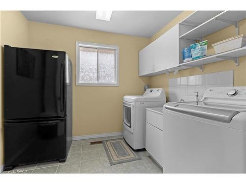 385 Renda Street, Kingston, ON - Indoor Photo Showing Laundry Room