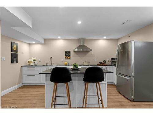 385 Renda Street, Kingston, ON - Indoor Photo Showing Kitchen