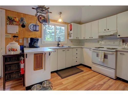 1145 Pine Path, Clarendon Station, ON - Indoor Photo Showing Kitchen With Double Sink