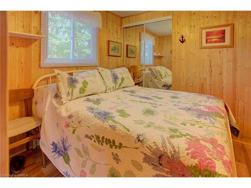 1145 Pine Path, Clarendon Station, ON - Indoor Photo Showing Bedroom