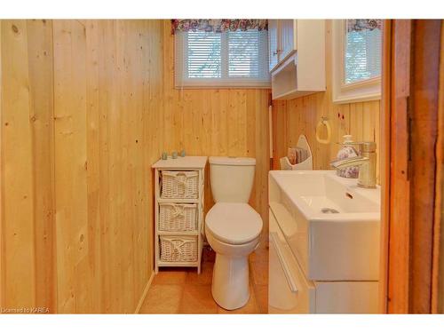 1145 Pine Path, Clarendon Station, ON - Indoor Photo Showing Bathroom