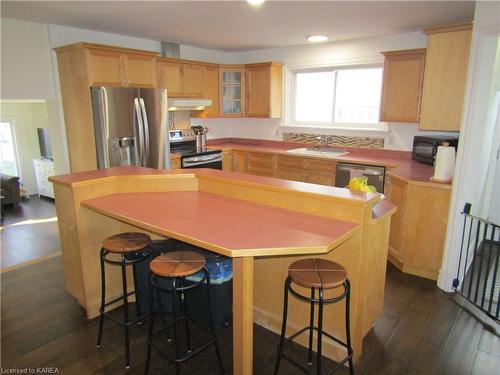 721 Holgate Crescent, Kingston, ON - Indoor Photo Showing Kitchen