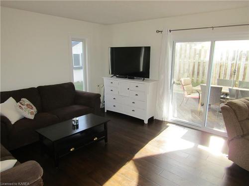 721 Holgate Crescent, Kingston, ON - Indoor Photo Showing Living Room