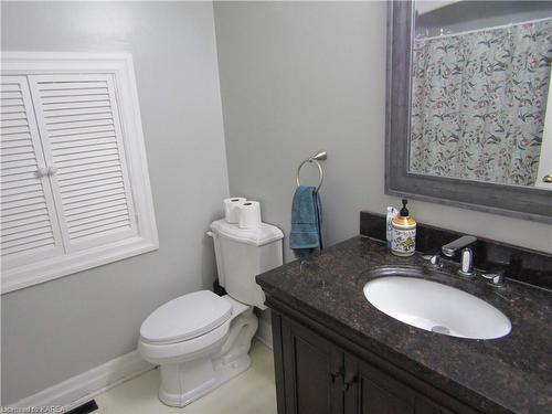 721 Holgate Crescent, Kingston, ON - Indoor Photo Showing Bathroom