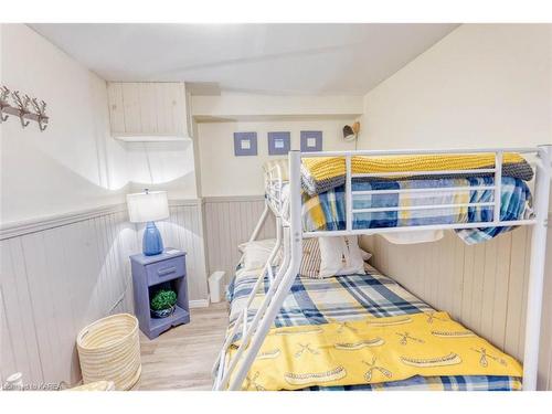 1043D Big Clear Lane, Arden, ON - Indoor Photo Showing Bedroom