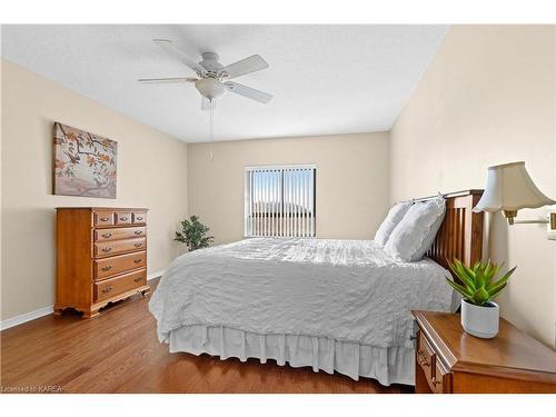 606-1000 King Street W, Kingston, ON - Indoor Photo Showing Bedroom