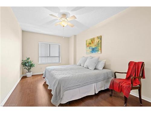 606-1000 King Street W, Kingston, ON - Indoor Photo Showing Bedroom