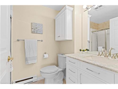 606-1000 King Street W, Kingston, ON - Indoor Photo Showing Bathroom