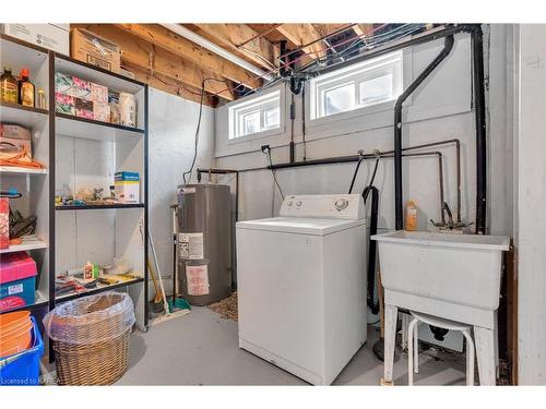 987 Amberdale Crescent, Kingston, ON - Indoor Photo Showing Laundry Room