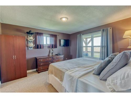 806 Reeds Bay Road, Wolfe Island, ON - Indoor Photo Showing Bedroom