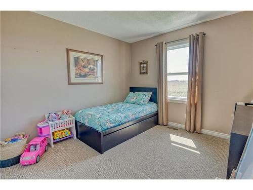 806 Reeds Bay Road, Wolfe Island, ON - Indoor Photo Showing Bedroom