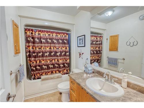806 Reeds Bay Road, Wolfe Island, ON - Indoor Photo Showing Bathroom