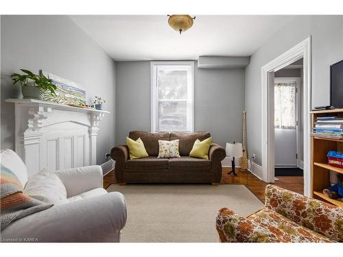 185-187 Montreal Street, Kingston, ON - Indoor Photo Showing Living Room