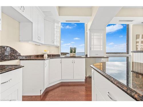 1703-15 St Andrew Street, Brockville, ON - Indoor Photo Showing Kitchen