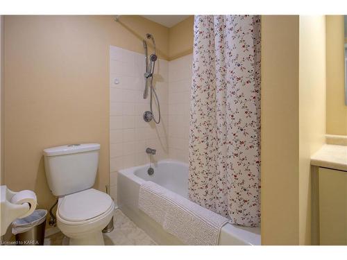 301-316 Kingsdale Avenue, Kingston, ON - Indoor Photo Showing Bathroom