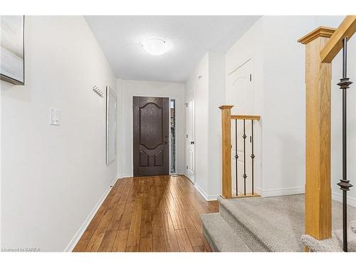 1564 Crimson Crescent, Kingston, ON - Indoor Photo Showing Other Room