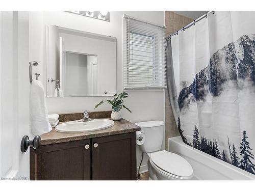 1564 Crimson Crescent, Kingston, ON - Indoor Photo Showing Bathroom