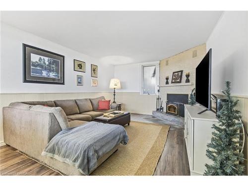 4535 Bath Road, Amherstview, ON - Indoor Photo Showing Bedroom