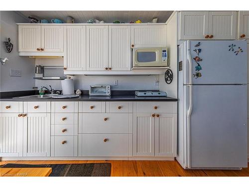 700 Tar Island, Rockport, ON - Indoor Photo Showing Kitchen