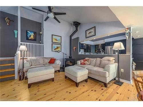 700 Tar Island, Rockport, ON - Indoor Photo Showing Living Room