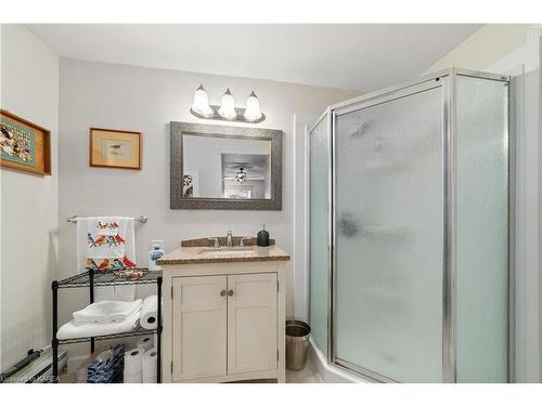175 Airport Parkway, Belleville, ON - Indoor Photo Showing Bathroom