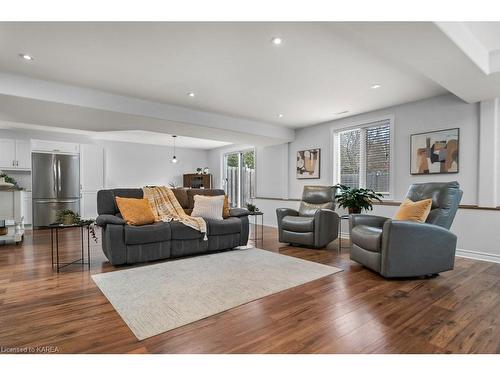 1234 Mazzolin Crescent, Kingston, ON - Indoor Photo Showing Living Room