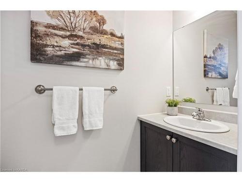 455 Beth Crescent, Kingston, ON - Indoor Photo Showing Bathroom