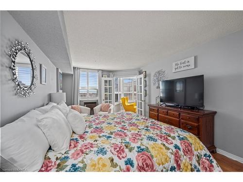 710-675 Davis Drive, Kingston, ON - Indoor Photo Showing Bedroom