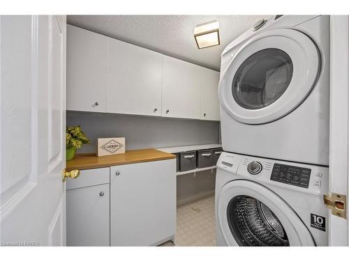 710-675 Davis Drive, Kingston, ON - Indoor Photo Showing Laundry Room