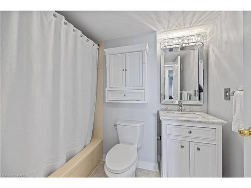710-675 Davis Drive, Kingston, ON - Indoor Photo Showing Bathroom