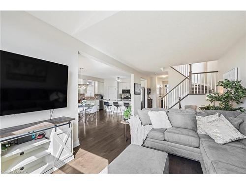 1523 Albany Drive, Kingston, ON - Indoor Photo Showing Living Room