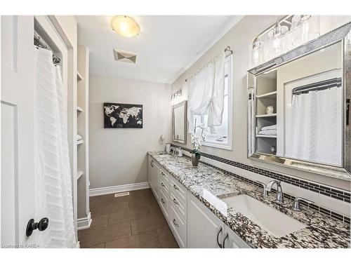 1523 Albany Drive, Kingston, ON - Indoor Photo Showing Bathroom