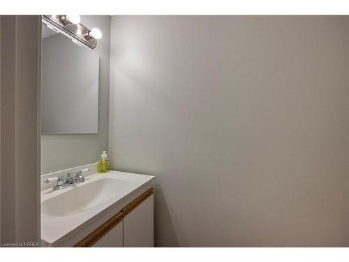 12 Prince Henry Drive, Kingston, ON - Indoor Photo Showing Bathroom