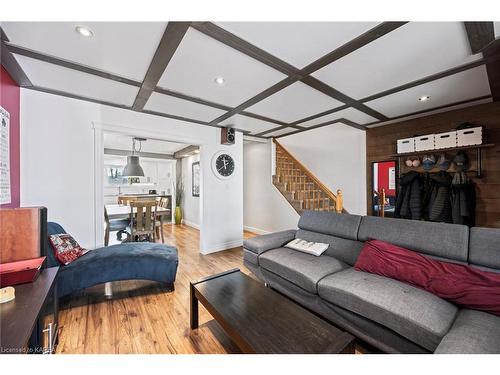 27 Nicholson Crescent, Amherstview, ON - Indoor Photo Showing Living Room