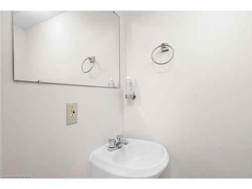1042 Craig Lane, Kingston, ON - Indoor Photo Showing Bathroom