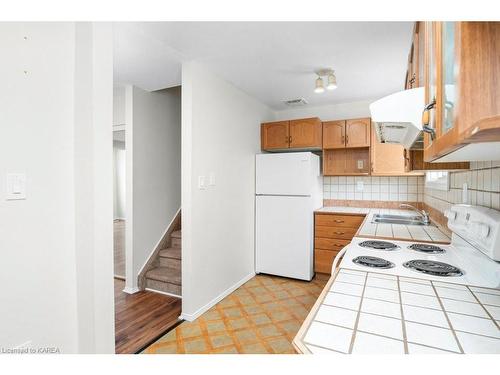 1042 Craig Lane, Kingston, ON - Indoor Photo Showing Kitchen