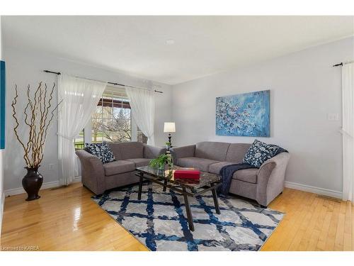 85 Garfield Street, Gananoque, ON - Indoor Photo Showing Living Room