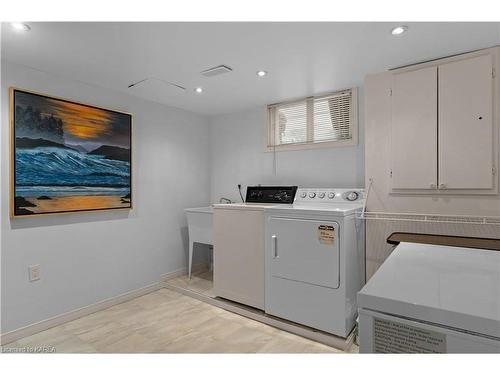 934 Hudson Drive, Kingston, ON - Indoor Photo Showing Laundry Room
