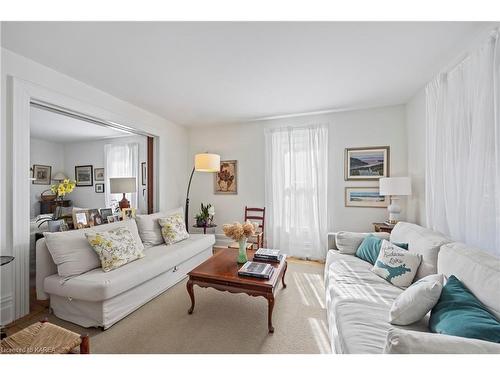 43 Main Street, Westport, ON - Indoor Photo Showing Living Room