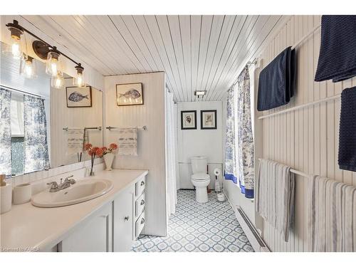 43 Main Street, Westport, ON - Indoor Photo Showing Bathroom