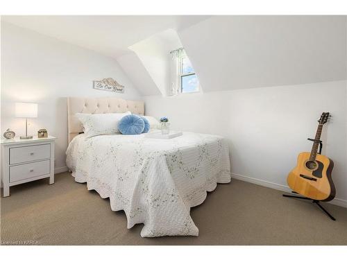 4068 County Road 29, Elizabethtown, ON - Indoor Photo Showing Bedroom