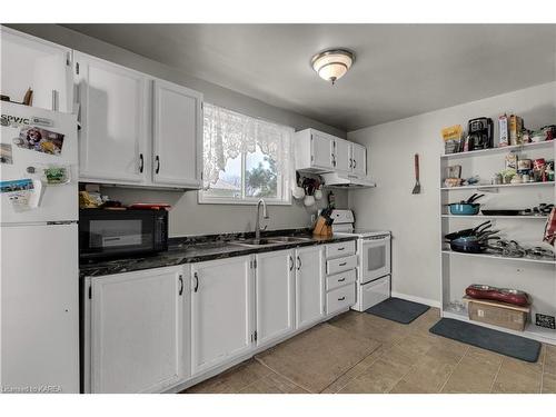 343-345 Forsyth Street, Gananoque, ON - Indoor Photo Showing Kitchen