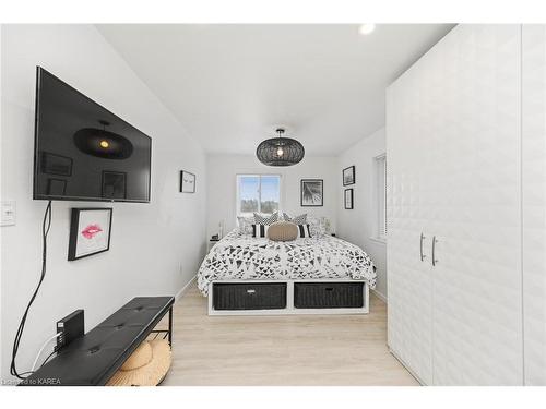 235 Ivy Lea Road, Lansdowne, ON - Indoor Photo Showing Bedroom