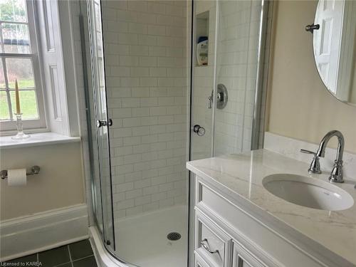 2819 Railton Road, Sydenham, ON - Indoor Photo Showing Bathroom